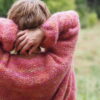 Strickjacke in Himbeer-Melange