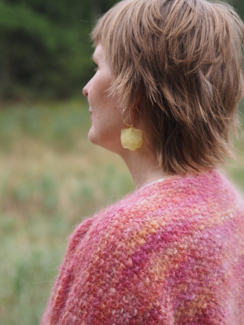 Strickjacke in Himbeer-Melange