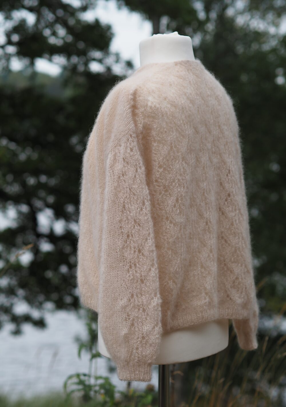 Spitzen-Strickjacke in Creme